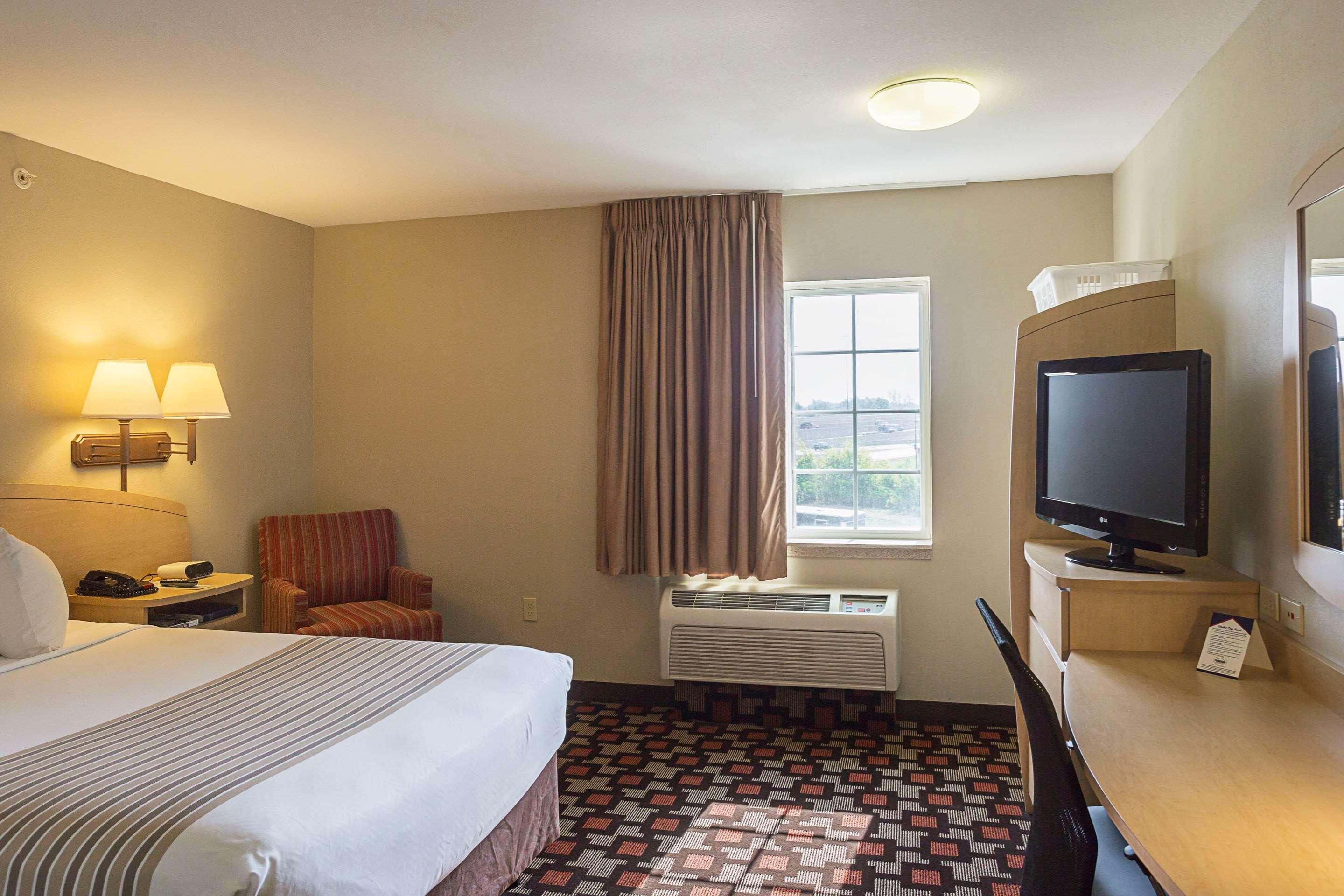 Suburban Clarksville-louisville North Hotel